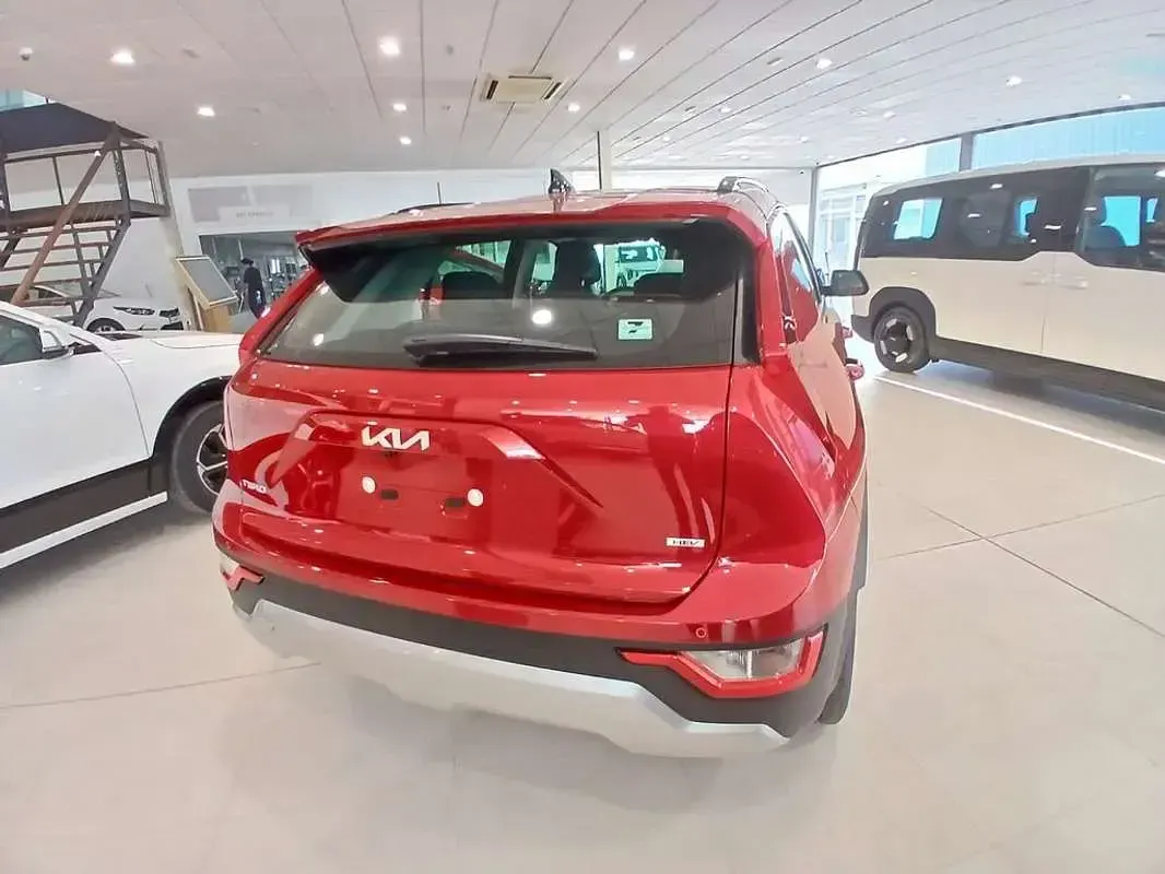 Usado Kia Niro 129 CV (94 kW) 2025 Rojo SUV