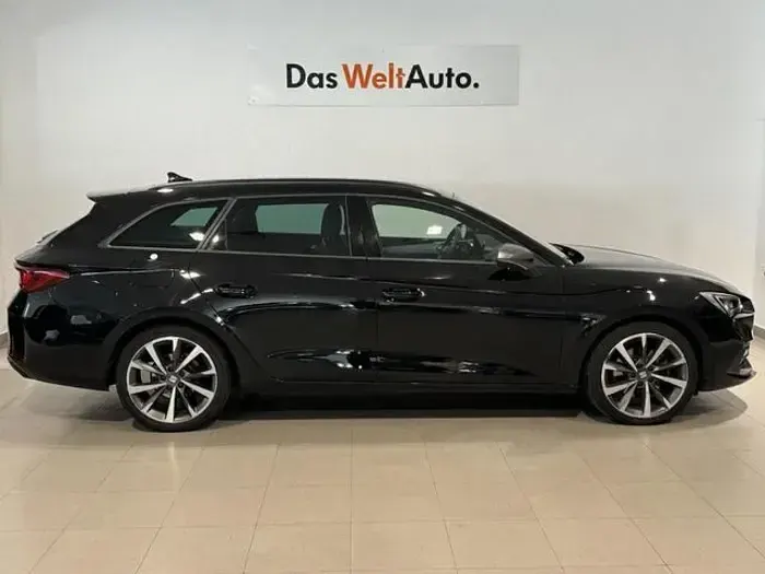 Käytetty Seat Leon FR 150 HP (110 kW) 2025 Musta