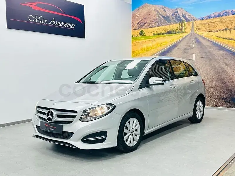 Usado Mercedes B200 136 CV (100 kW) 2018 Gris / plata Utilitario