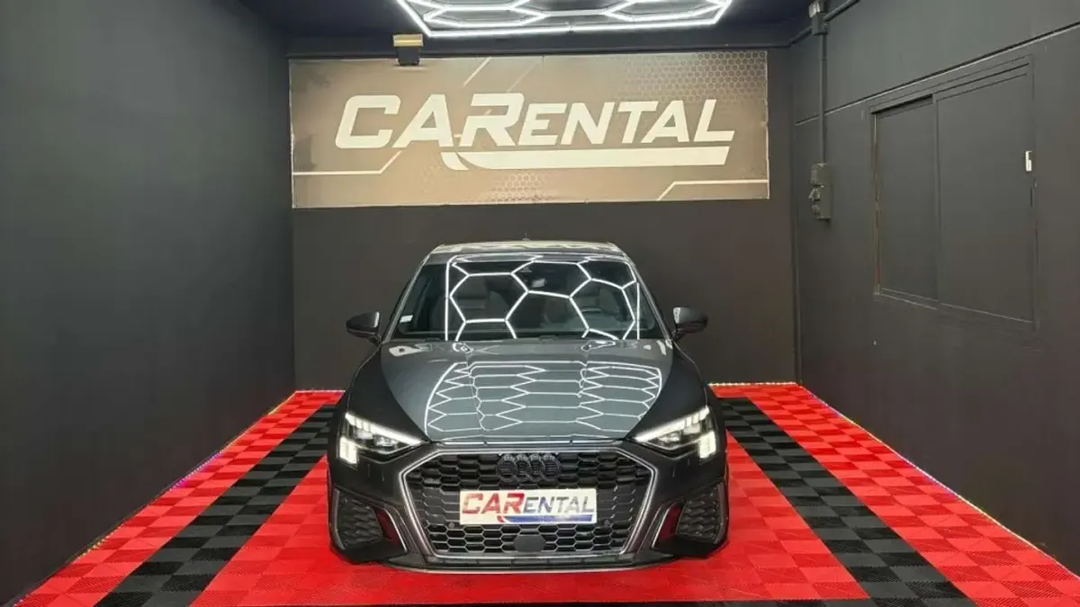 Usado Audi A3 Sportback S-Line 150 CV (110 kW) 2023 Gris Utilitario