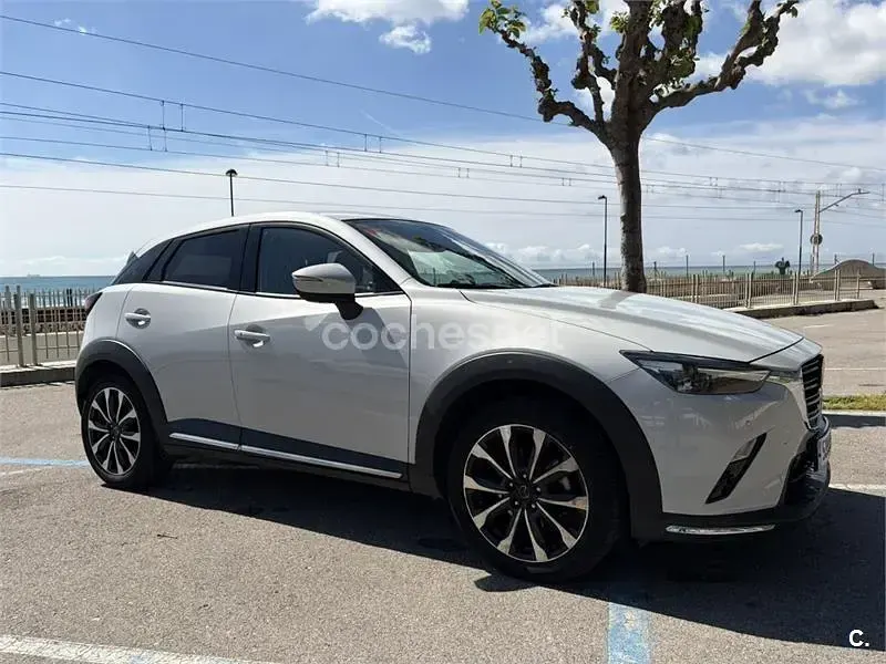 Usado Mazda CX-3 121 CV (88 kW) 2021 Gris / plata SUV
