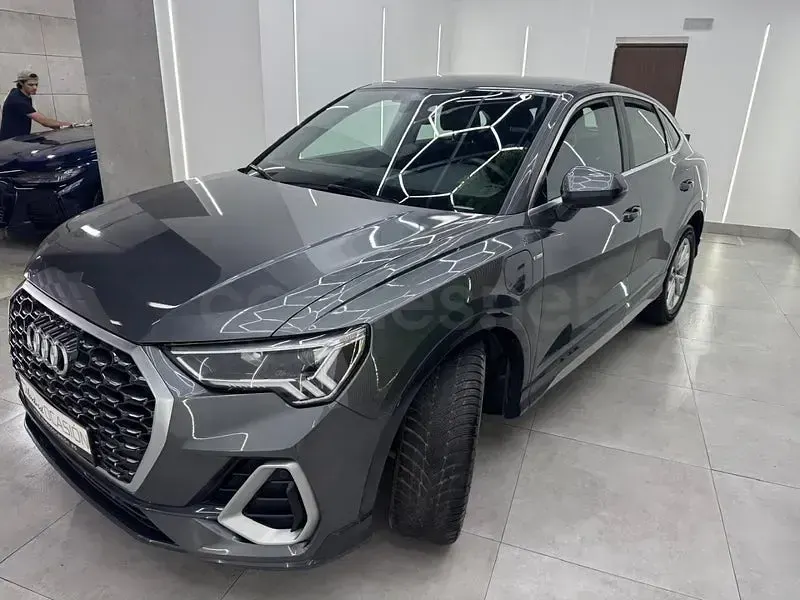 Usado Audi Q3 Sportback S-Line 245 CV (180 kW) 2022 Gris SUV