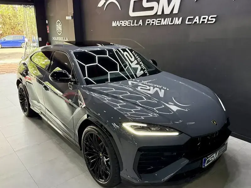 Usado Lamborghini Urus 801 CV (589 kW) 2025 Gris / plata SUV