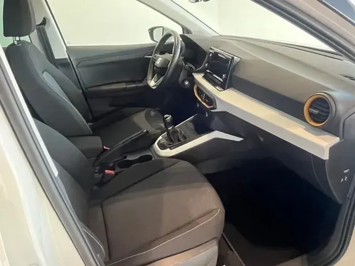 Usado Seat Arona Style 115 CV (84 kW) 2025 Blanco SUV