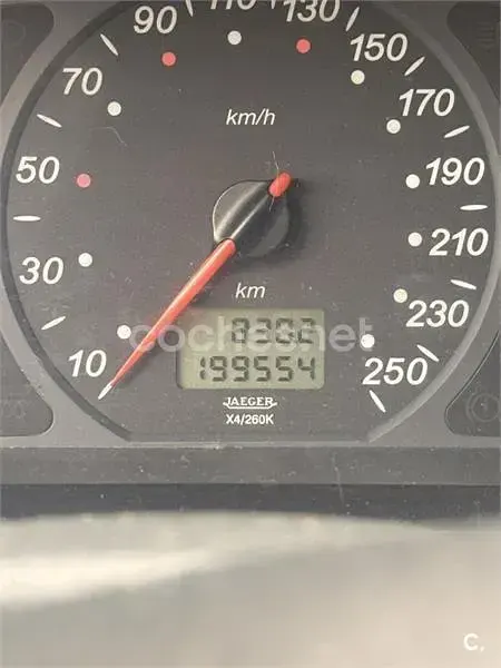 Usado Citroën C5 Exclusive 138 CV (101 kW) 2003 Rojo Berlina