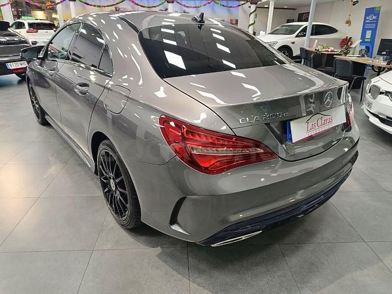 Usado Mercedes CLA200 136 CV (100 kW) 2018 Gris / plata Coupe