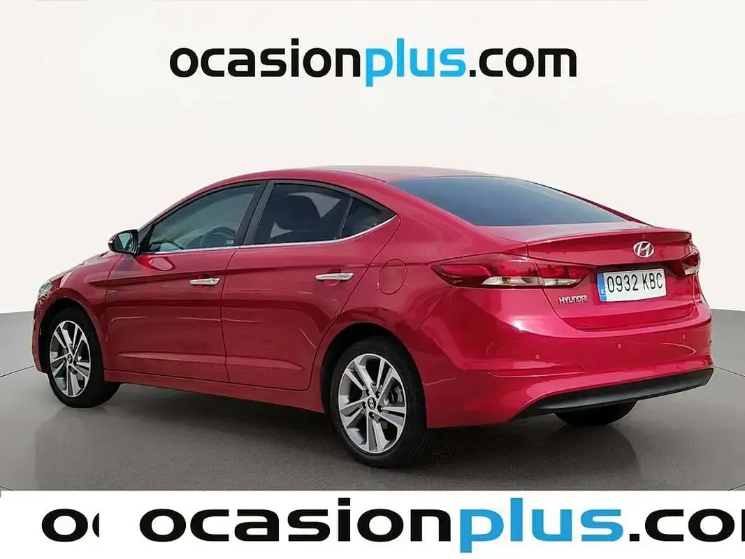 Usado Hyundai Elantra 128 CV (94 kW) 2017 Rojo Utilitario