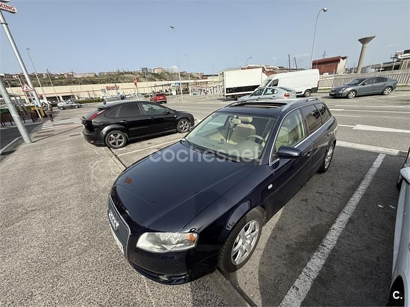 Usado Audi A4 204 CV (150 kW) 2005 Azul Familiar