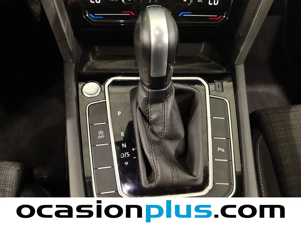 Usado VW Passat Executive 150 CV (110 kW) 2021 Negro Familiar
