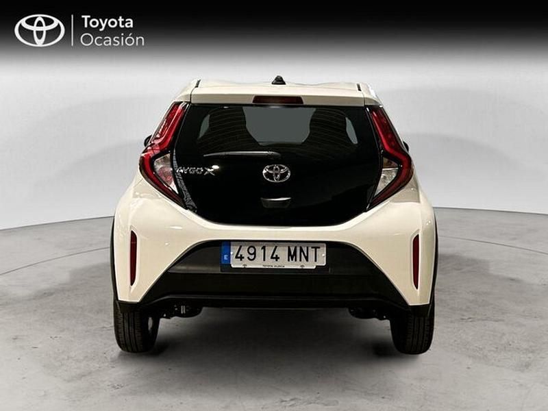Usado Toyota Aygo X Play 72 CV (52 kW) 2024 Blanco SUV