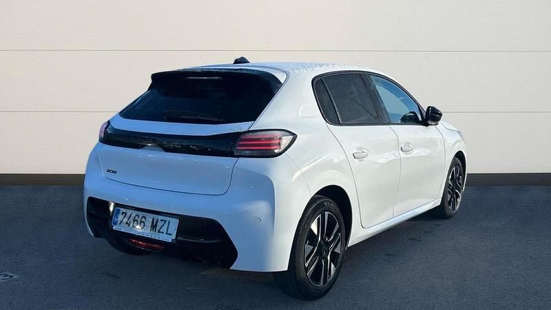 Usado Peugeot 208 Allure 100 CV (73 kW) 2025 Blanco Utilitario