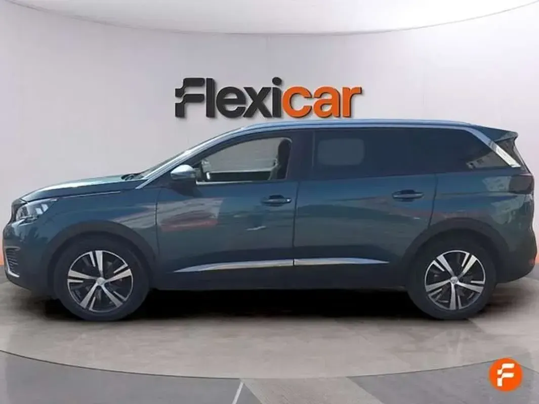 Usado Peugeot 5008 Allure 131 CV (96 kW) 2019 Azul SUV