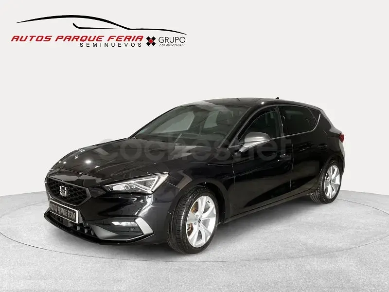 Usado Seat Leon FR 116 CV (85 kW) 2025 Negro Berlina