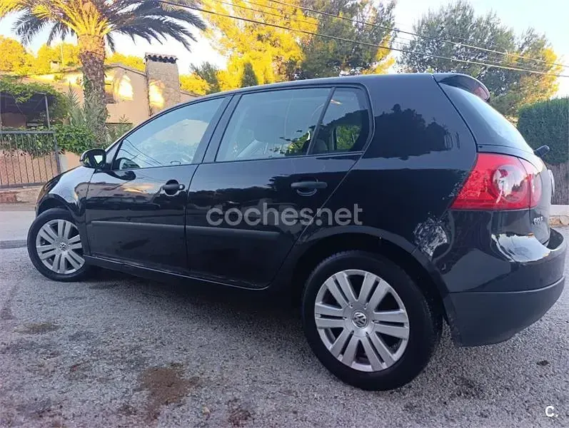 Usado VW Golf IV Conceptline 90 CV (66 kW) 2005 Negro Berlina