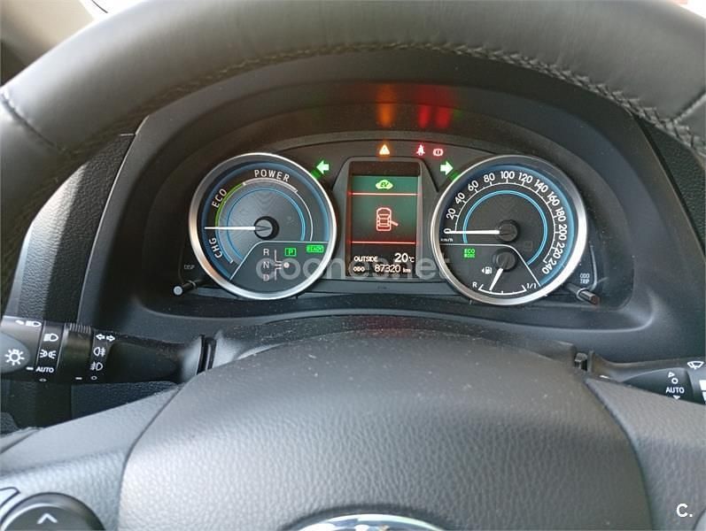 Usado Toyota Auris Hybrid Advance 136 CV (100 kW) 2014 Gris / plata Familiar