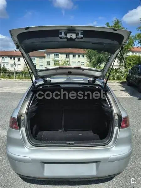 Usado Seat Ibiza Fresh 64 CV (47 kW) 2003 Gris / plata Utilitario