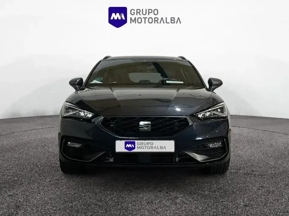 Usado Seat Leon FR 150 CV (110 kW) 2023 Gris / plata Familiar