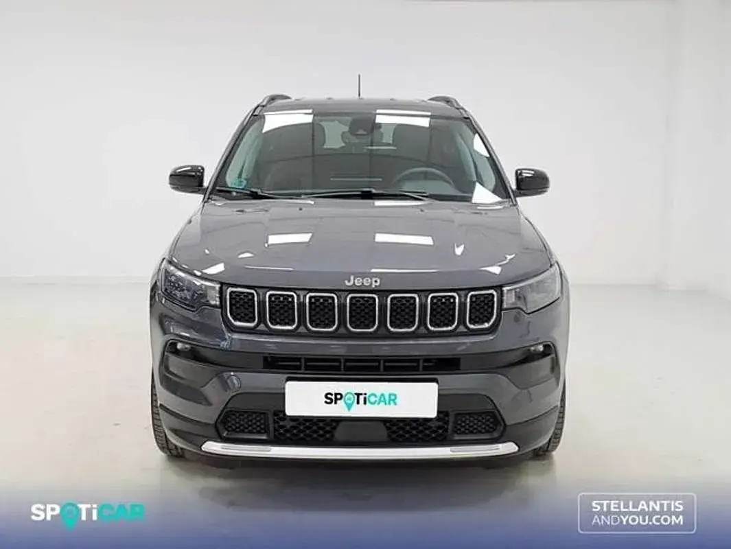 Usado Jeep Compass Limited 131 CV (96 kW) 2022 Gris SUV