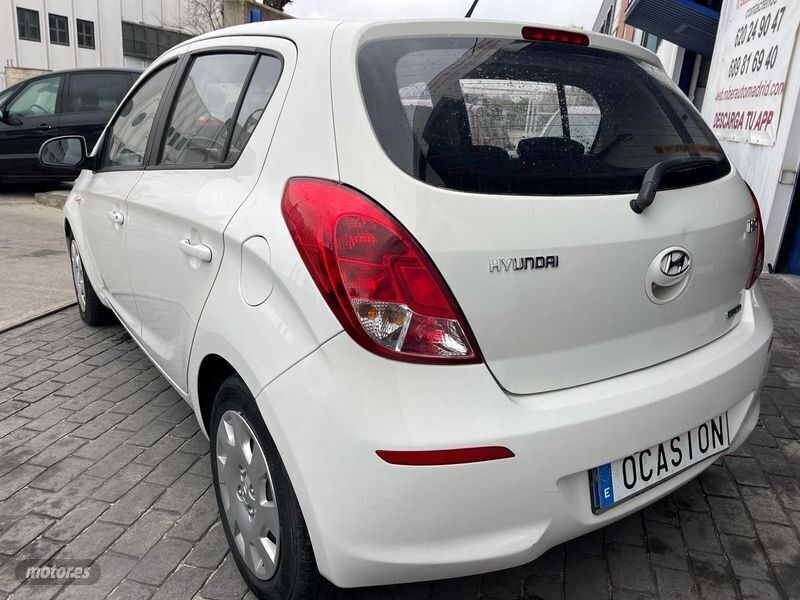 Usado Hyundai i20 2012 Blanco Berlina
