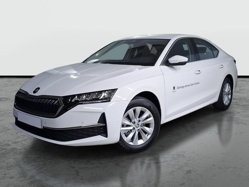 Blanco candy Usado 2024 Skoda Octavia Selection Berlina | 23.990 € (Super precio) - Imagen 1/4