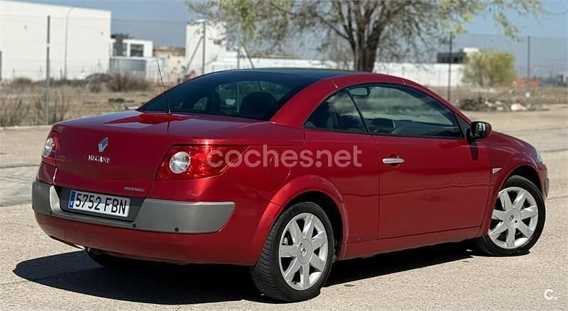 Usado Renault Mégane Cabriolet Dynamique 120 CV (88 kW) 2006 Granate Descapotable