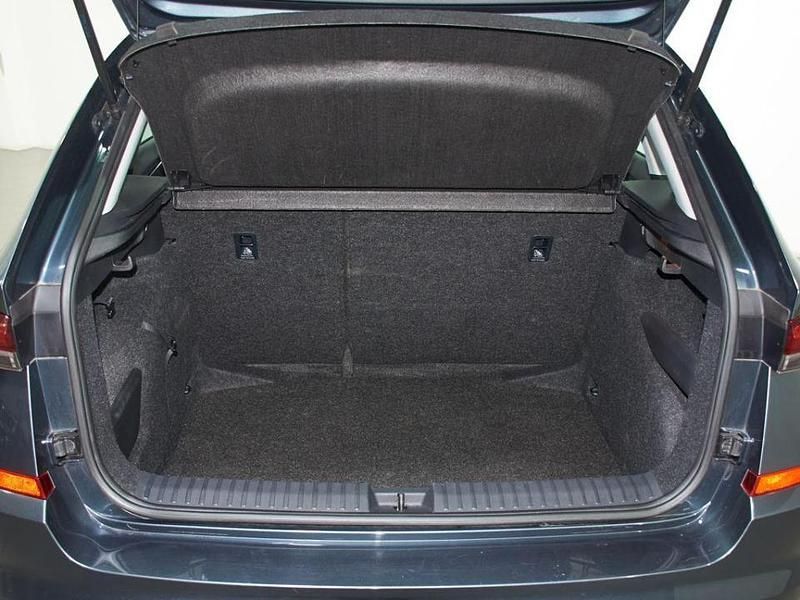 Usado Skoda Kamiq Ambition 95 CV (69 kW) 2021 Gris SUV