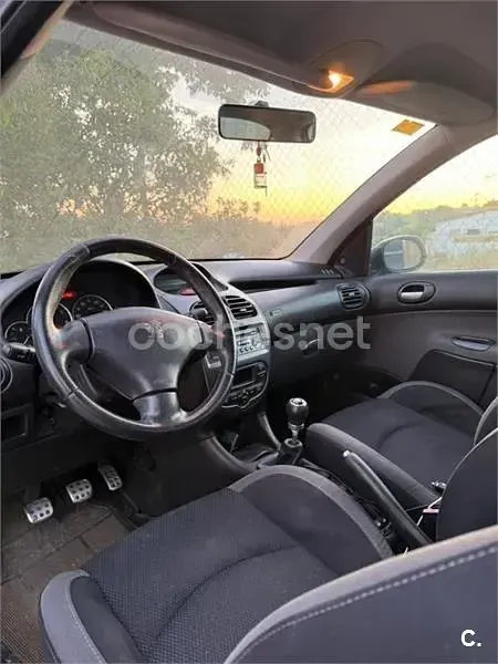 Usado Peugeot 206 75 CV (55 kW) 2006 Negro Berlina