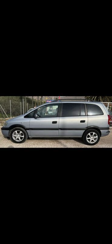 Usado Opel Zafira Elegance 100 CV (73 kW) 2002 Gris Monovolumen