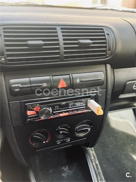 Usado Seat Leon Stella 110 CV (80 kW) 2003 Azul Utilitario