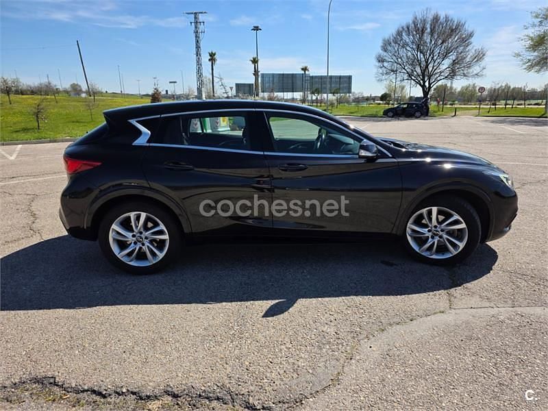 Usado Infiniti Q30 122 CV (89 kW) 2019 Negro Berlina