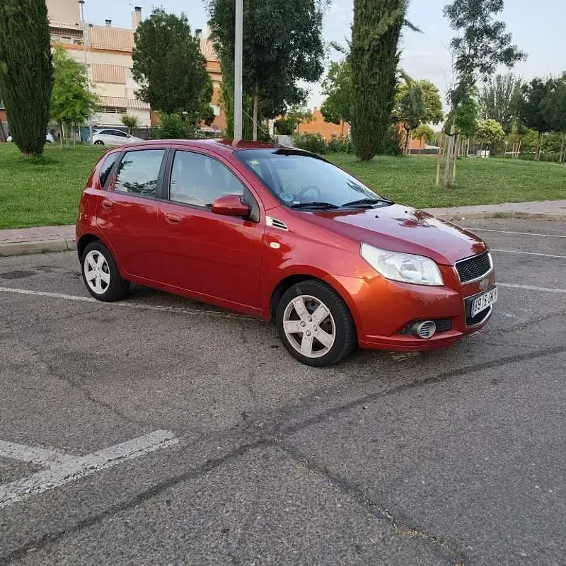 Usado Chevrolet Aveo LS 84 CV (61 kW) 2009 Burdeos Utilitario
