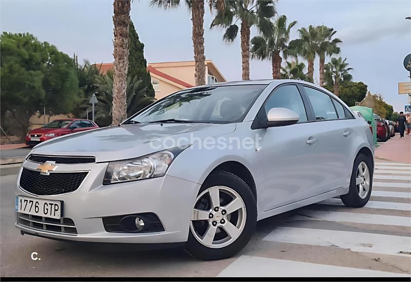Gris / plata Usado 2010 Chevrolet Cruze LS Berlina | 8000 € (Caro) - Imagen 1/4