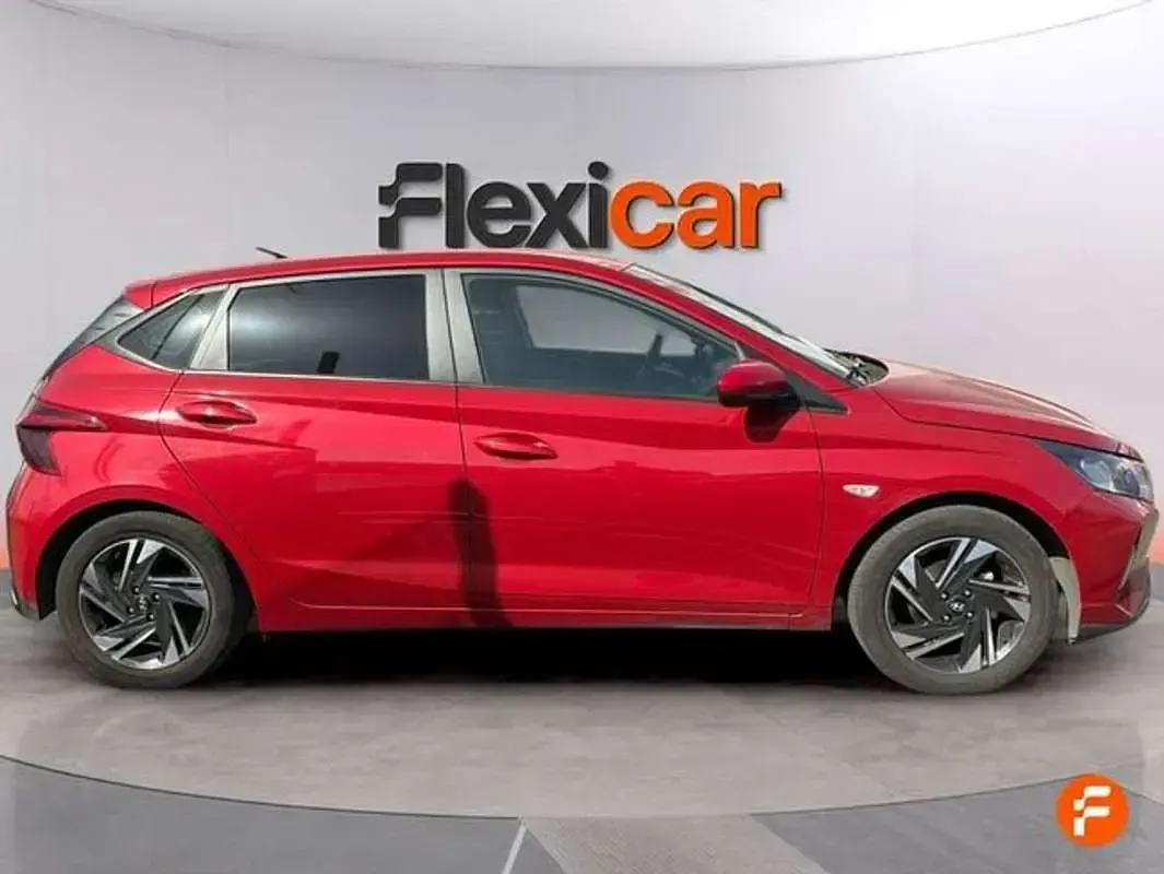 Usado Hyundai i20 101 CV (74 kW) 2023 Rojo Utilitario