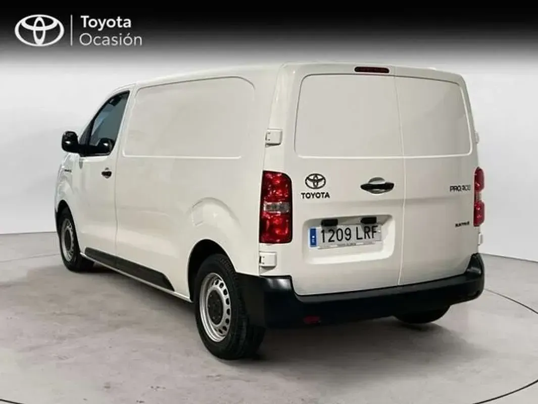 Usado Toyota Proace 100 kW (136 CV) 2021 Blanco Monovolumen