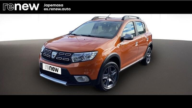Usado Dacia Sandero 90 CV (66 kW) 2017 Naranja Berlina