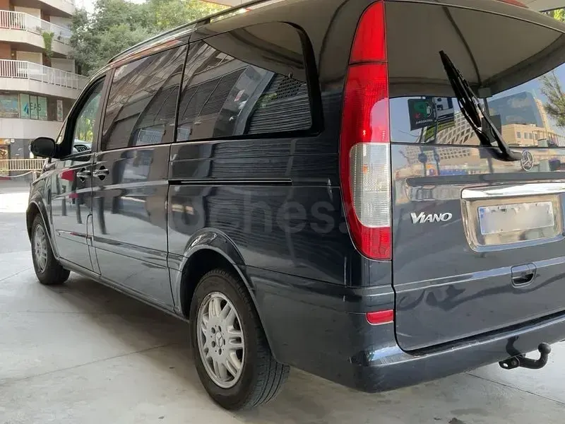 Usado Mercedes Viano 116 CV (85 kW) 2007 Gris / plata Monovolumen