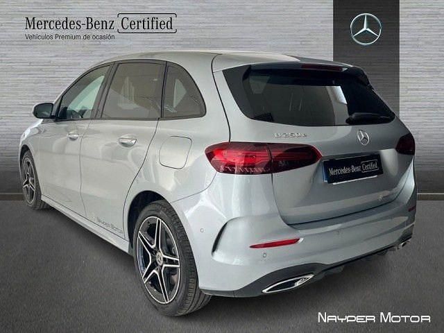 Usado Mercedes B250e 218 CV (160 kW) 2025 Plata hightech Monovolumen