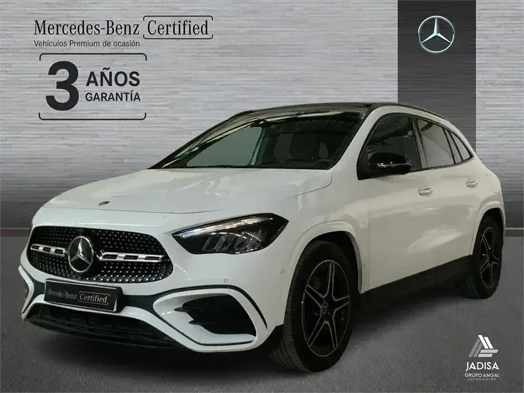 Usado Mercedes GLA200 AMG line 150 CV (110 kW) 2025 Blanco SUV
