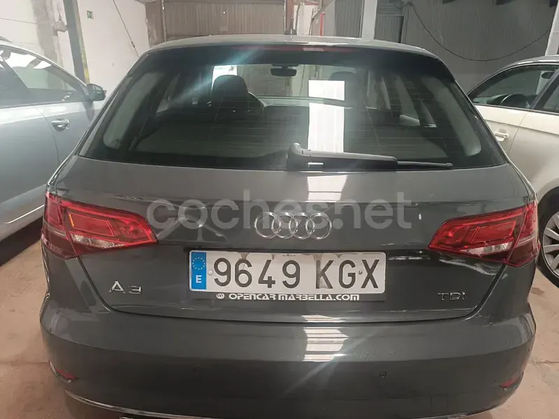 Usado Audi A3 116 CV (85 kW) 2018 Gris / plata Berlina