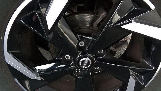 Usado Nissan Juke N-Connecta 114 CV (83 kW) 2024 Gris SUV