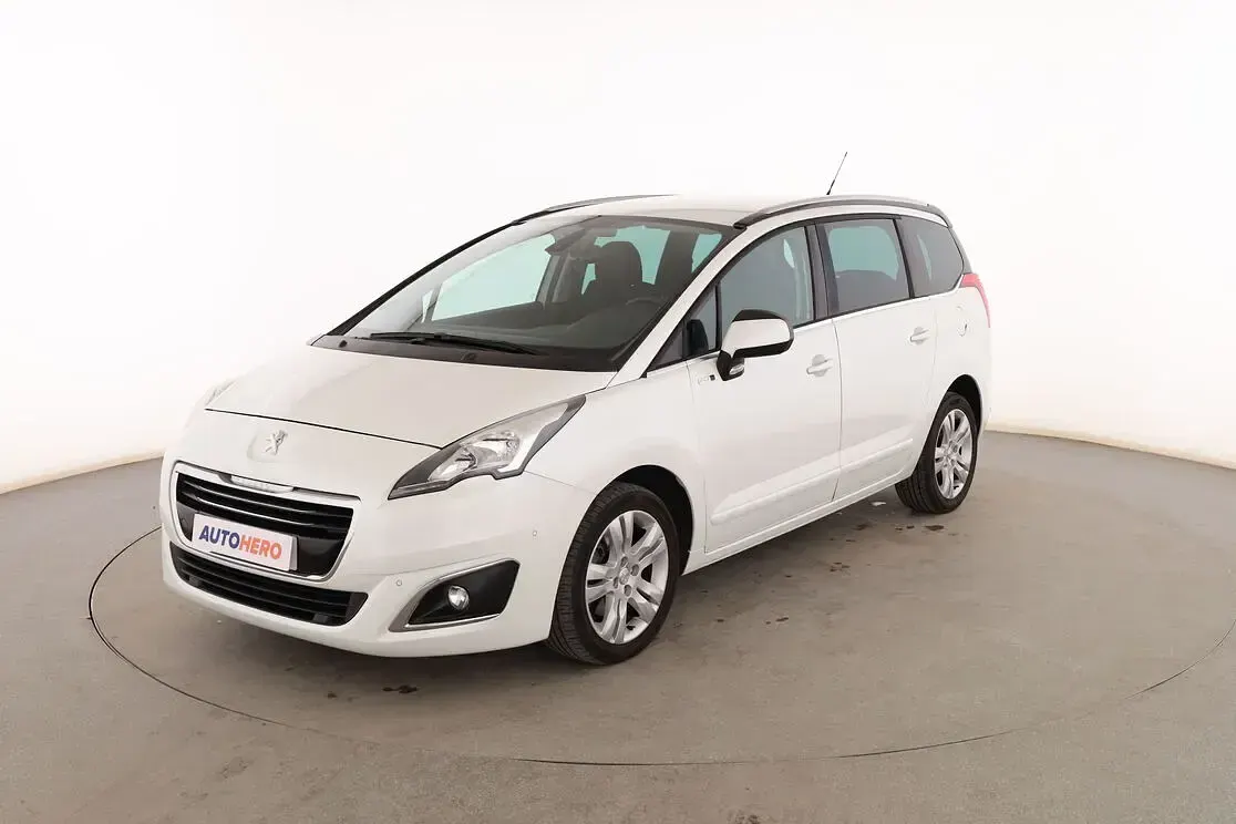 Usado Peugeot 5008 Style 120 CV (88 kW) 2016 Monovolumen