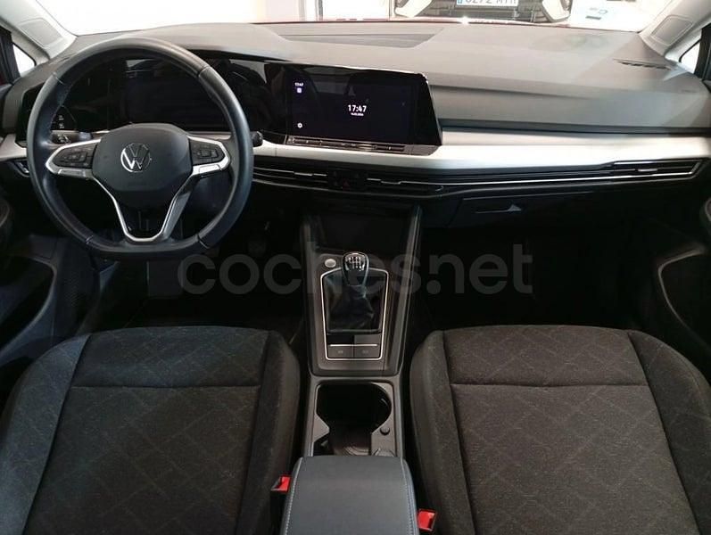 Usado VW Golf VIII Life 110 CV (80 kW) 2024 Rojo Berlina