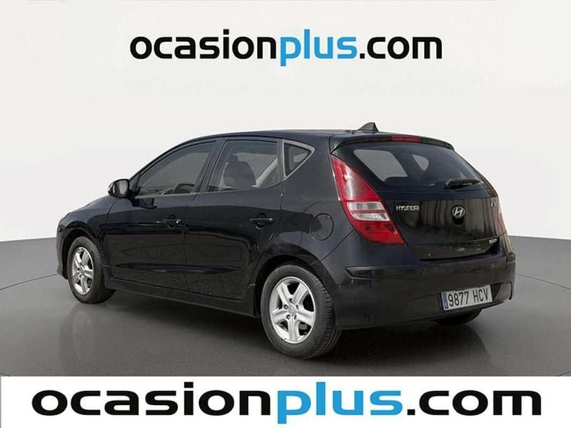 Usado Hyundai i30 Comfort 90 CV (66 kW) 2011 Negro Utilitario
