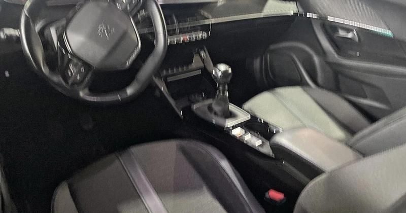 Usado Peugeot 2008 Allure 100 CV (73 kW) 2021 SUV