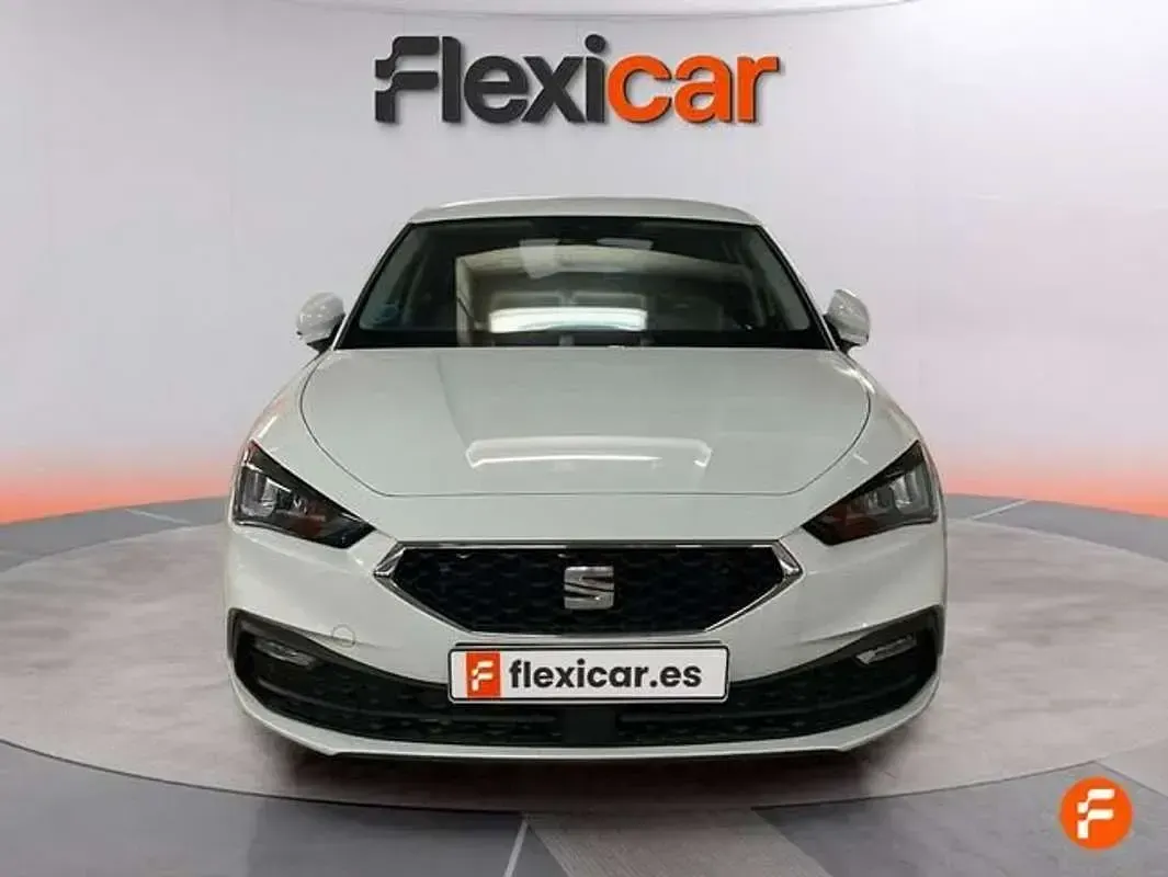 Używany Seat Leon Style 116 KM (85 kW) 2025 Biały Sedan/Limuzyna
