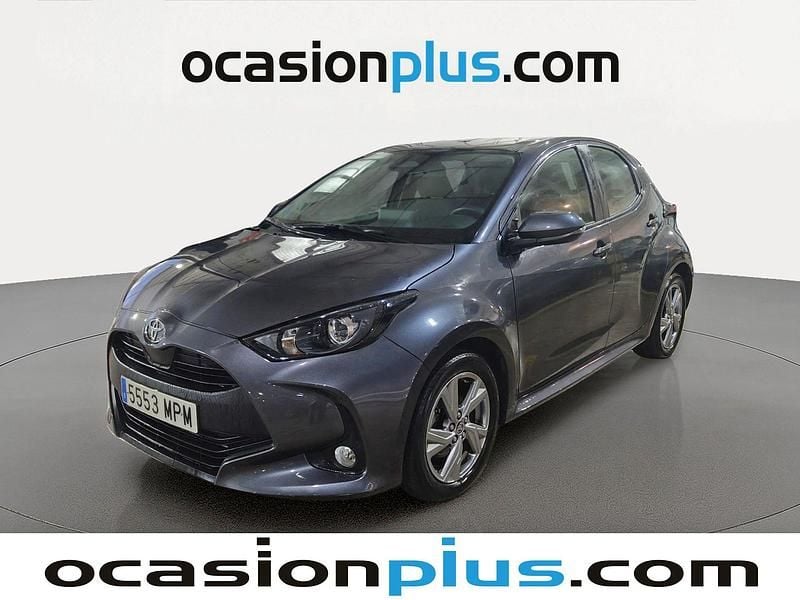 Gris Usado 2024 Toyota Yaris Hybrid Active Utilitario | 16.264 € (Buen precio) - Imagen 1/4