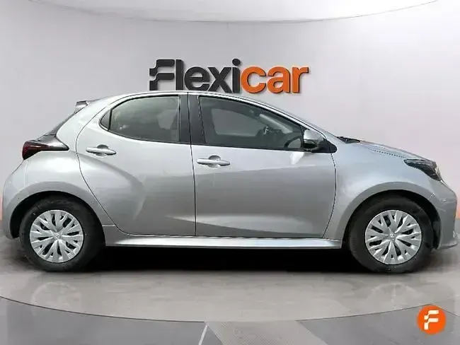 Käytetty Toyota Yaris Hybrid Business Edition 116 HP (85 kW) 2025 Harmaa