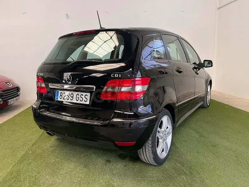 Usado Mercedes B180 Sport Edition 109 CV (80 kW) 2010 Negro Monovolumen