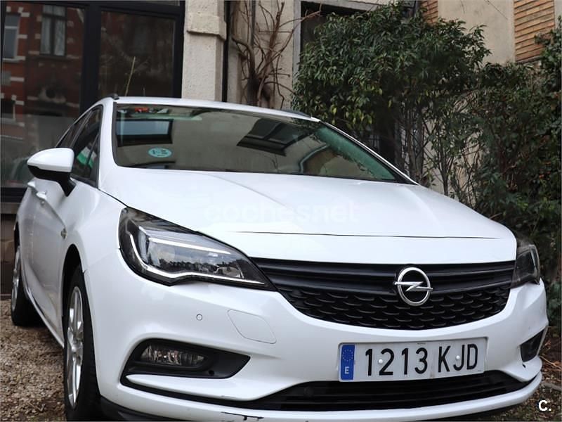Usado Opel Astra Business 110 CV (80 kW) 2018 Blanco Familiar