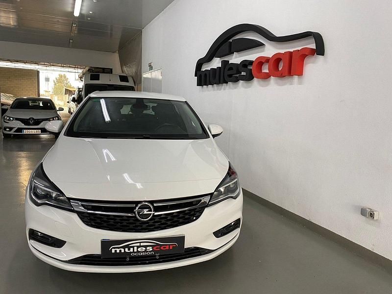 Usado Opel Astra Dynamic 110 CV (80 kW) 2019 Blanco Berlina